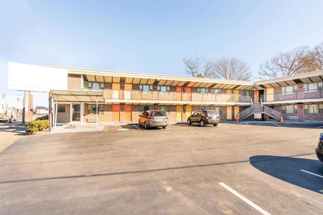 Oyo Hotel Malden Ma Broadway Exteriér fotografie